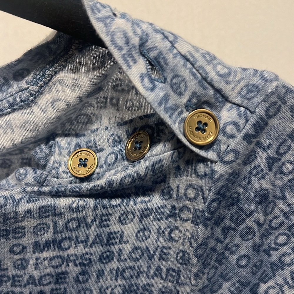 Micheal Kors top size M .